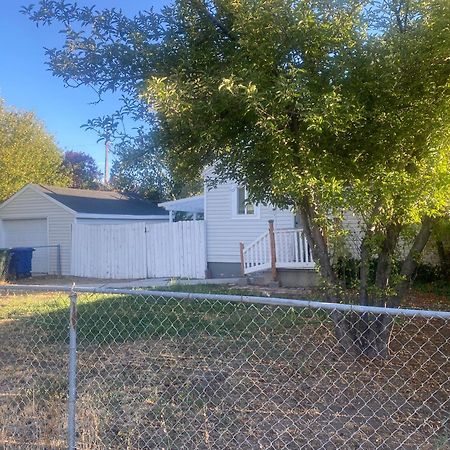 Cute Entire Small House With Large Yard! Pets Welcome! West Valley City Buitenkant foto