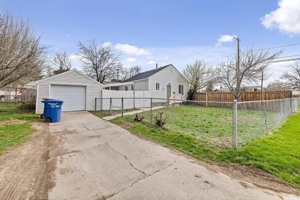 Cute Entire Small House With Large Yard! Pets Welcome! West Valley City Buitenkant foto